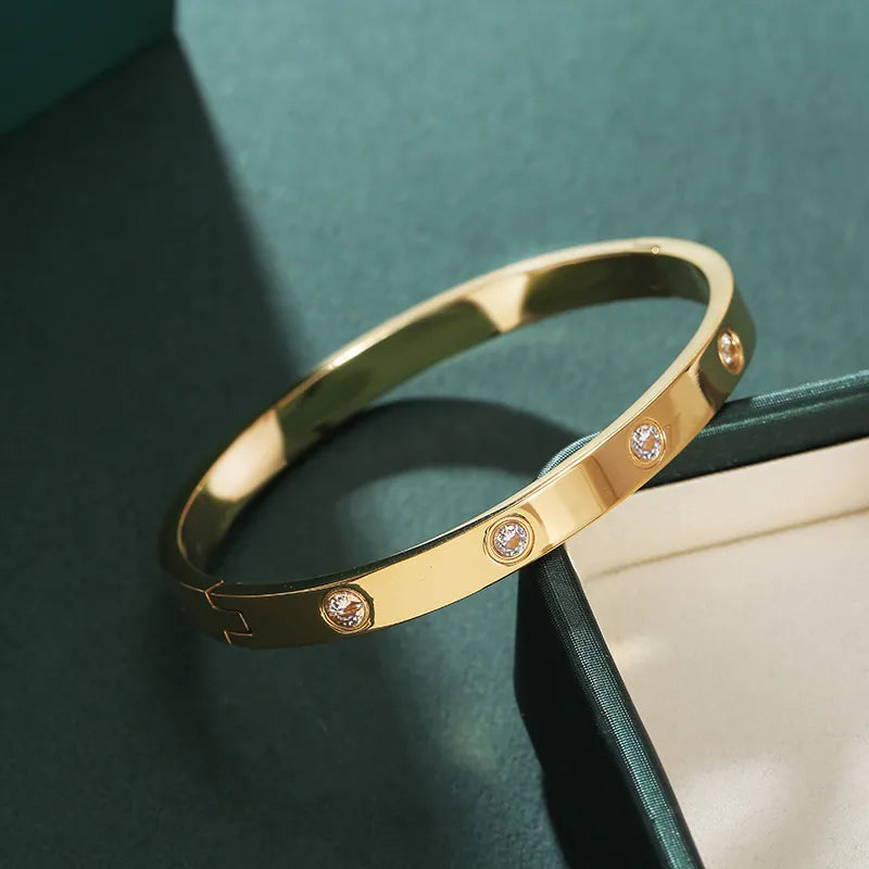Brazalete de Oro de 18k con Circonia Cúbica